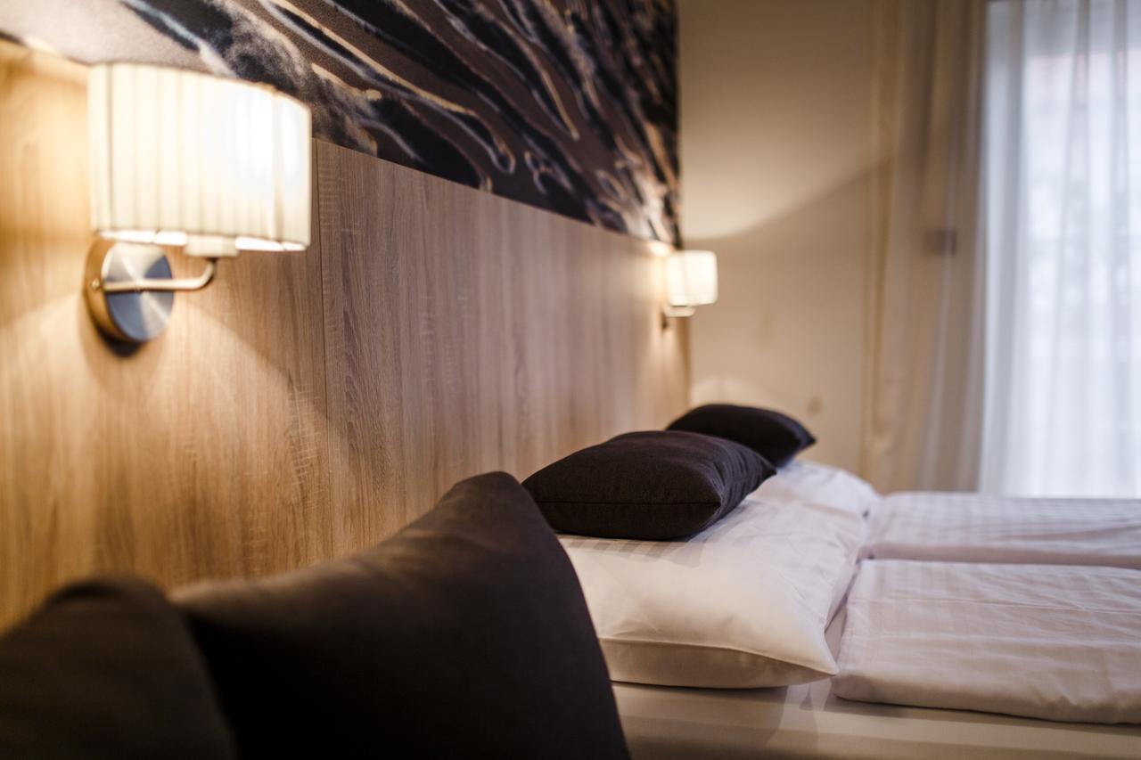 Luxury Suites Bellevue Lopar Bagian luar foto