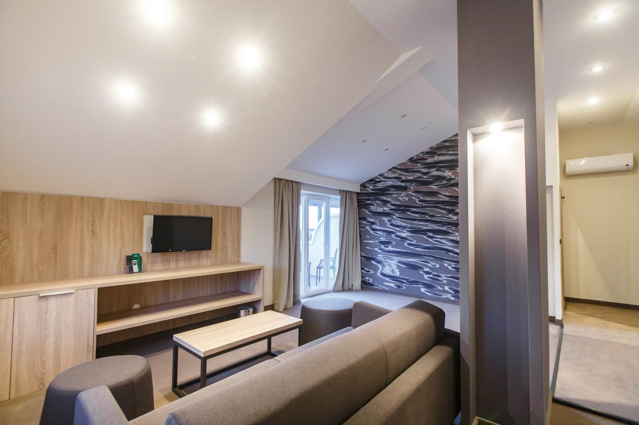 Luxury Suites Bellevue Lopar Bagian luar foto