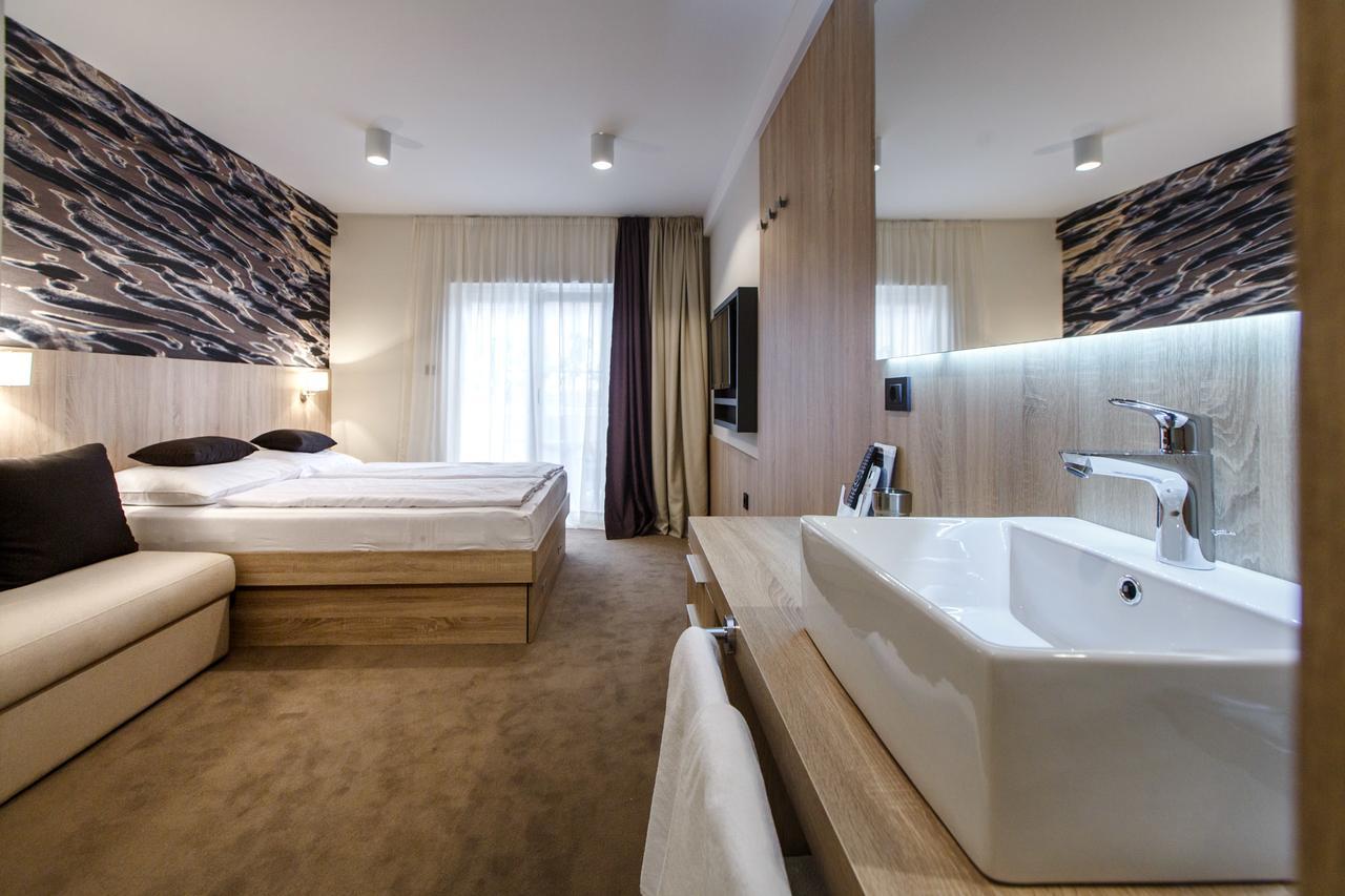 Luxury Suites Bellevue Lopar Bagian luar foto