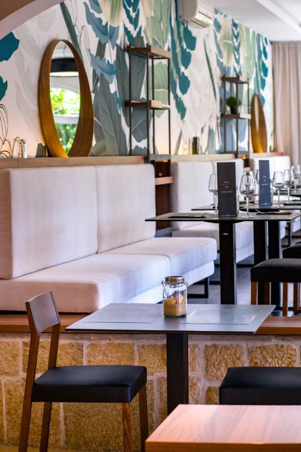 Luxury Suites Bellevue Lopar Bagian luar foto