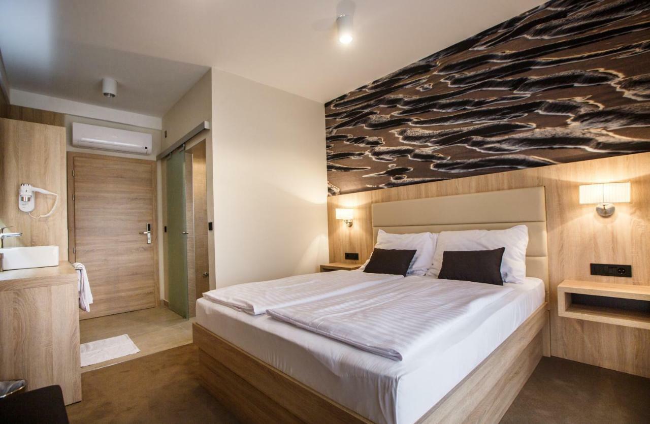 Luxury Suites Bellevue Lopar Bagian luar foto